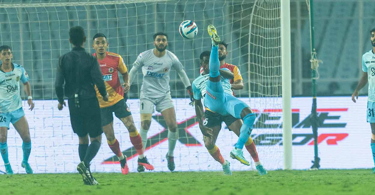 Hyderabad FC's Bartholomew Ogbeche makes an attempt to score against East Bengal in the ISL. Photo: ISL