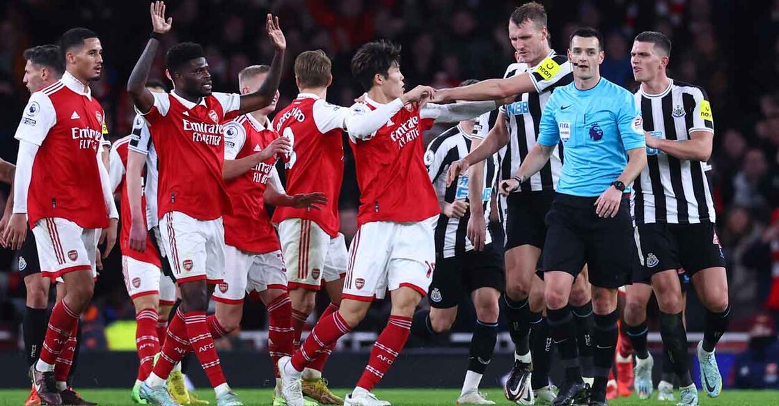  Newcastle United hold Arsenal