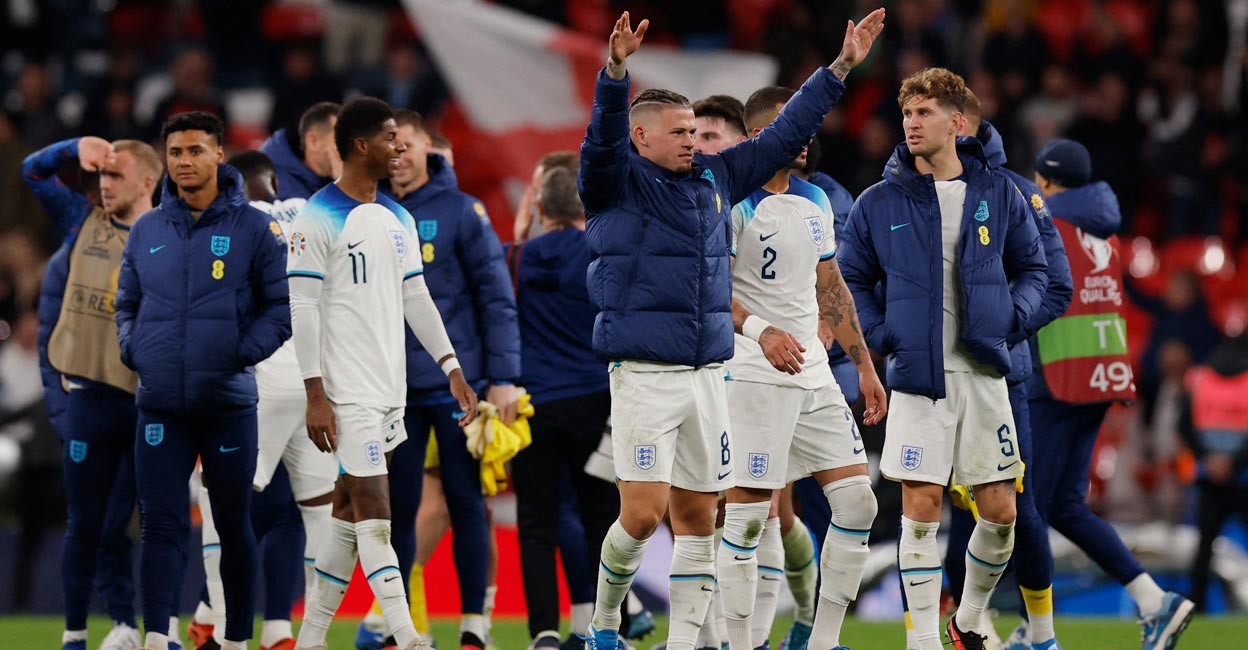 England players celebrate after the match. Photo: Action Images//Andrew Couldridge via Reuters