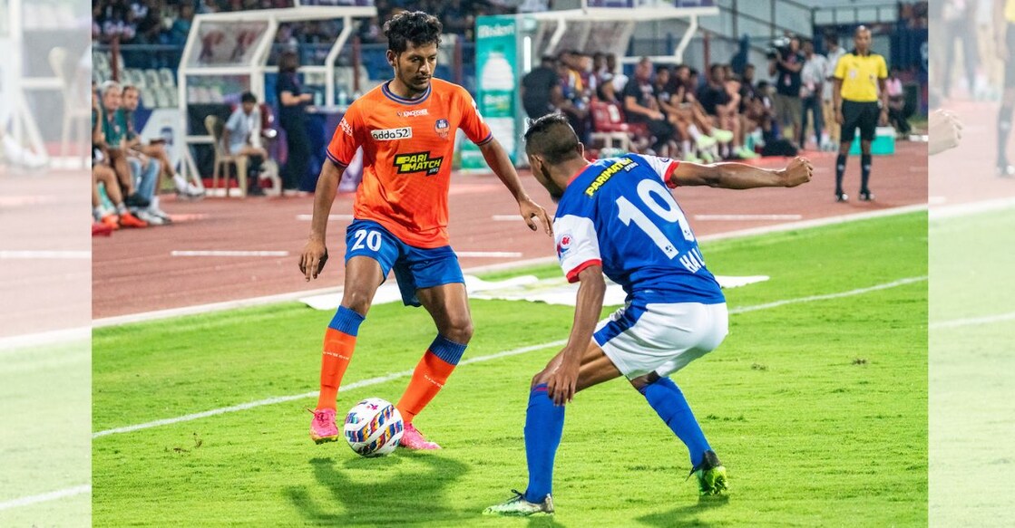 Action between FC Goa (orange) and Bengaluru FC. Photo: ISL