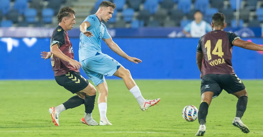 Action from the Mumbai City-Hyderabad match. Photo: FSDL