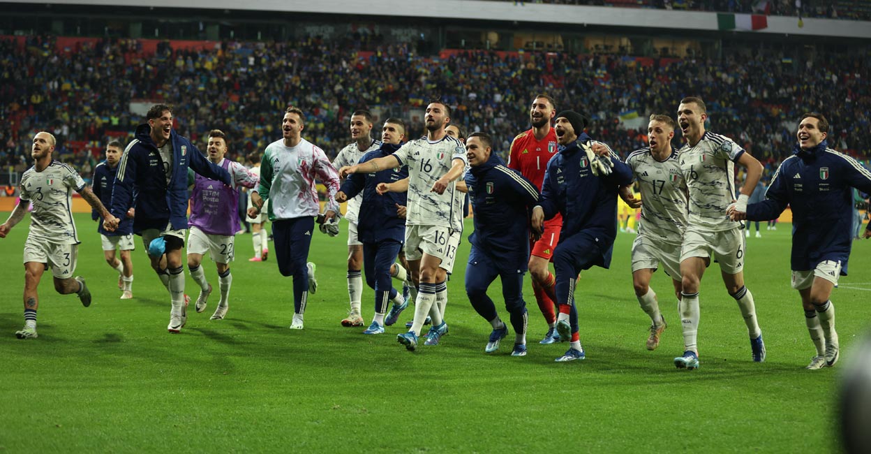 Italy Italian players celebrate after qualifying for Euro 2024. Photo: AFP/Leon Kuegeler
