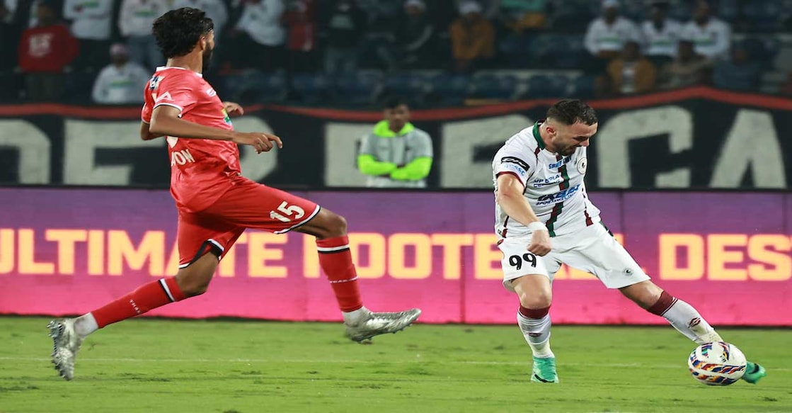 Mohun Bagan Super Giant Striker Armando Sadiku and NorthEast United FC defensive Midfielder M. Nickson in action at the ISL . Photo: ISL Media