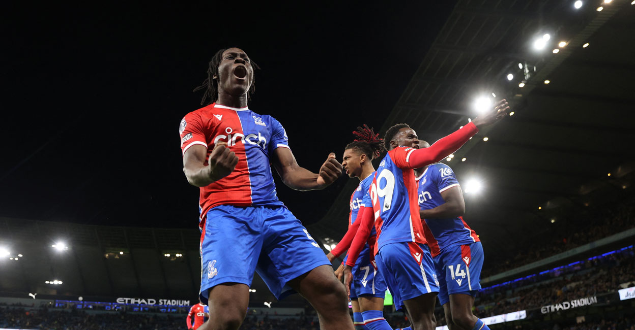Crystal Palace players celebrate their second goal against Manchester City. Photo: Reuters/Carl Recine