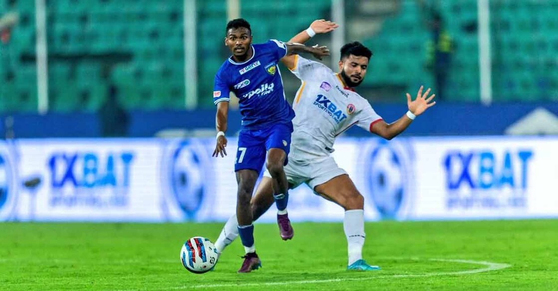 Action between Chennaiyin (blue) and East Bengal. Photo: Twitter/ @IndSuperLeague