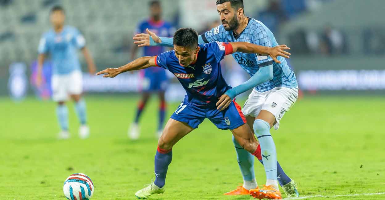 Bengaluru FC's Sunil Chhetri and Mumbai City's Ahmed Jahouh vie for the ball. Photo: Twitter/ @IndSuperLeague