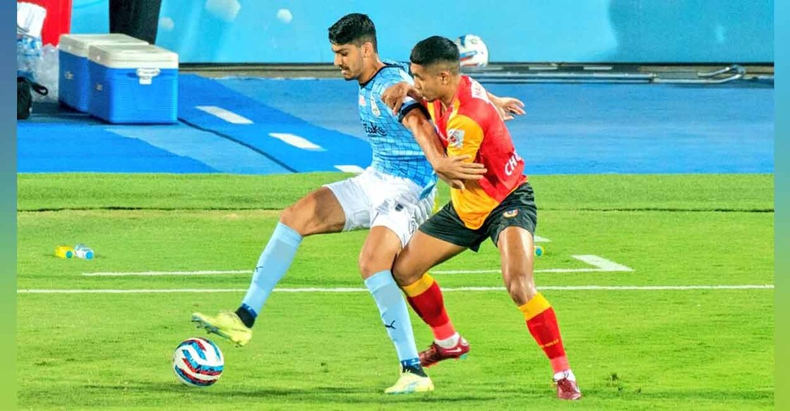 Action between Mumbai City FC (blue) and East Bengal FC. Photo: Twitter/ @IndSuperLeague