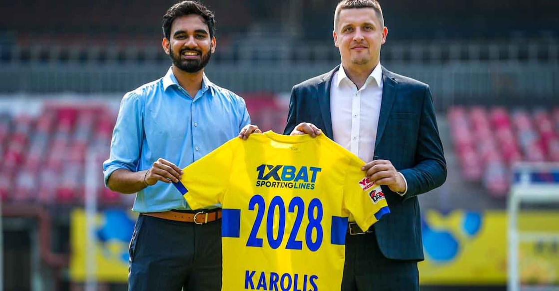 Kerala Blasters director Nikhil Bharadwaj with Karolis Skinkys. Photo: Special Arrangement 