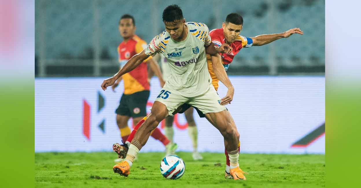 kbfc-cleiton East Bengal's Cleiton Silva (right) scored the solitary goal in the 77th minute against Kerala Blasters in the ISL in Kolkata on Friday. Photo: Twitter/ @KeralaBlasters