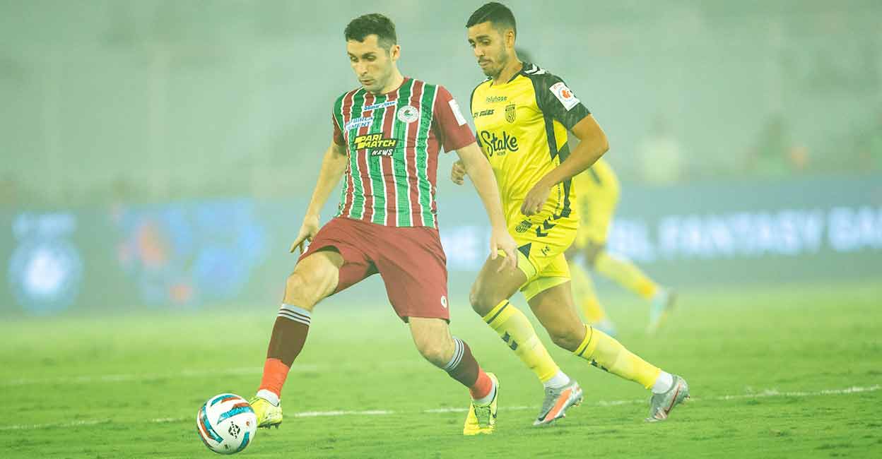 Action between Hyderabad FC (yellow) and ATK Mohun Bagan. Photo: ISL