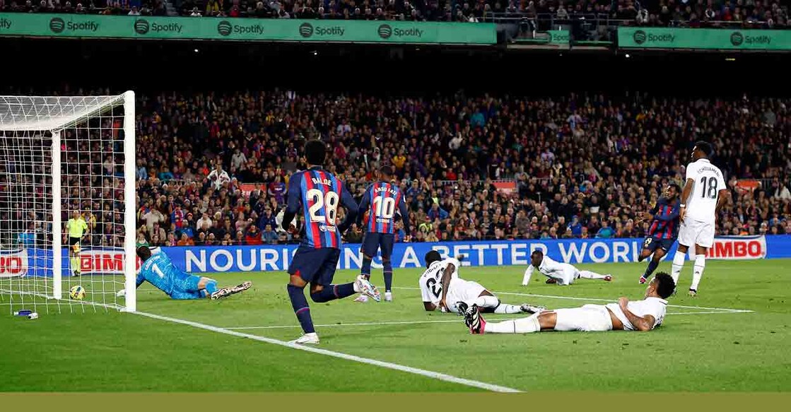 FC Barcelona's Franck Kessie scores their second goal against Real Madrid during LaLiga match at Camp Nou, Barcelona, Spain on March 19, 2023. Photo: REUTERS/Juan Medina