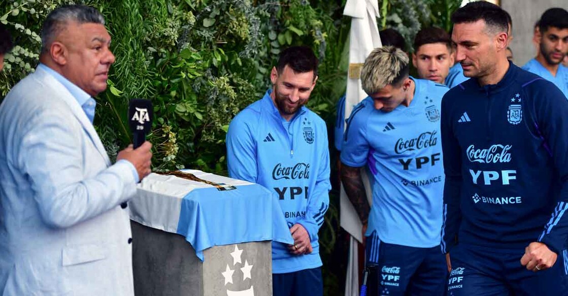 Argentine Football Association president Claudio Tapia speaks as Lionel Messi, Lisandro Martinez and Lionel Scaloni listen during the function in Ezeiza, Buenos Aires Province, on Saturday. Photo: AFP/Maximiliano Jonas