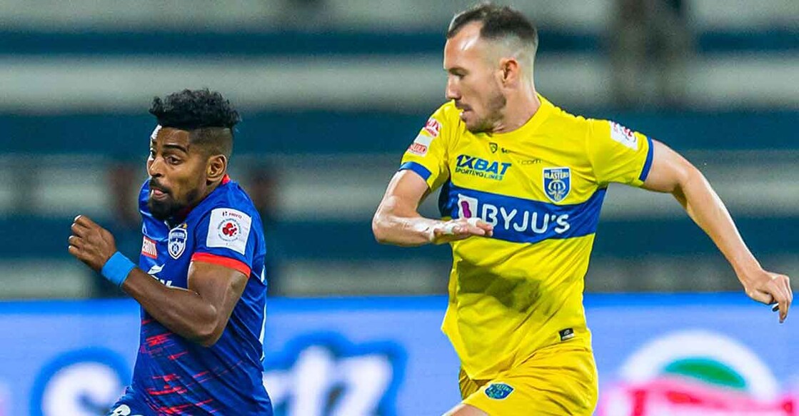 Roy Krishna and Victor Mongil fight for possession. Photo: Twitter@IndSuperLeague