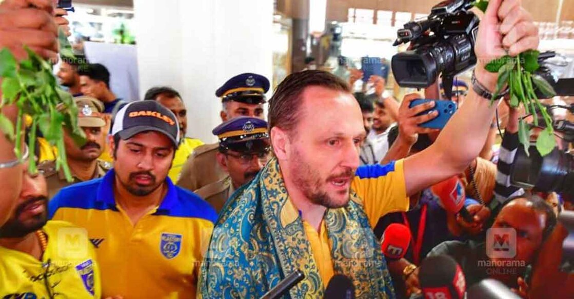 Ivan Vukomanovic being greeted on his arrival. Photo: Manorama/Josekutty Panackal