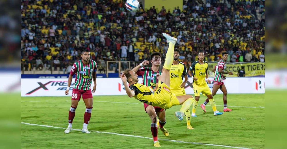 Action between Hyderabad FC (yellow) and ATK Mohun Bagan in the first leg of the Indian Super League semifinal. Photo: ISL
