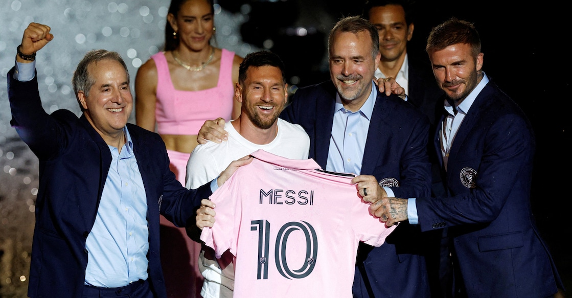 New Inter Miami signing Lionel Messi poses with a club shirt with owners Jorge Mas, Jose R Mas and David Beckham during the unveiling. Photo: Reuters/Marco Bello