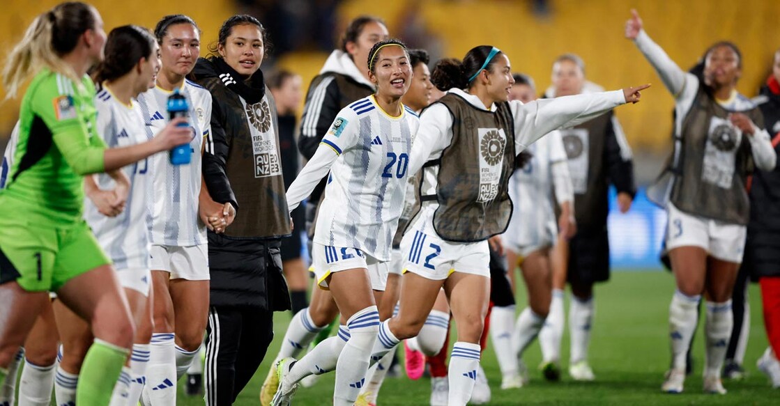 Philippines players celebrates after the match. Photo: Reuters/Amanda Perobelli