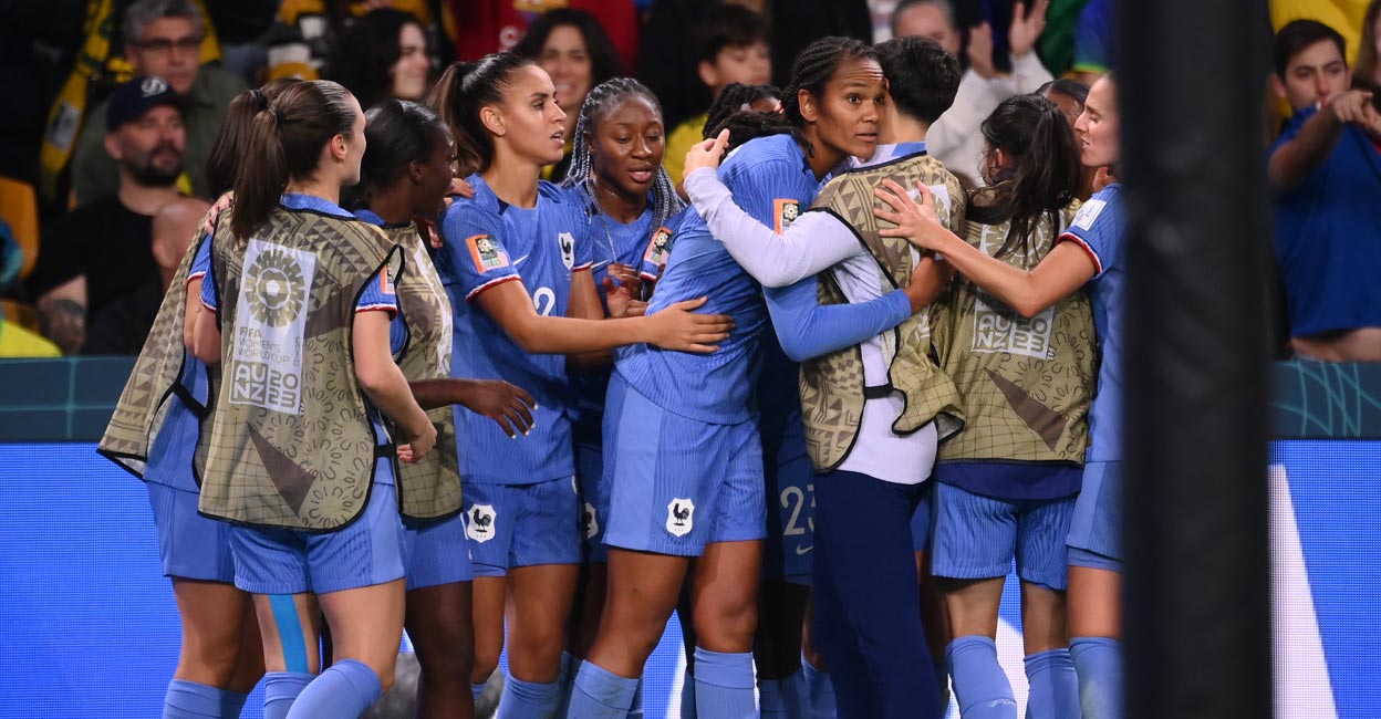 France stuns Brazil with late winner; Sweden qualifies for Women's