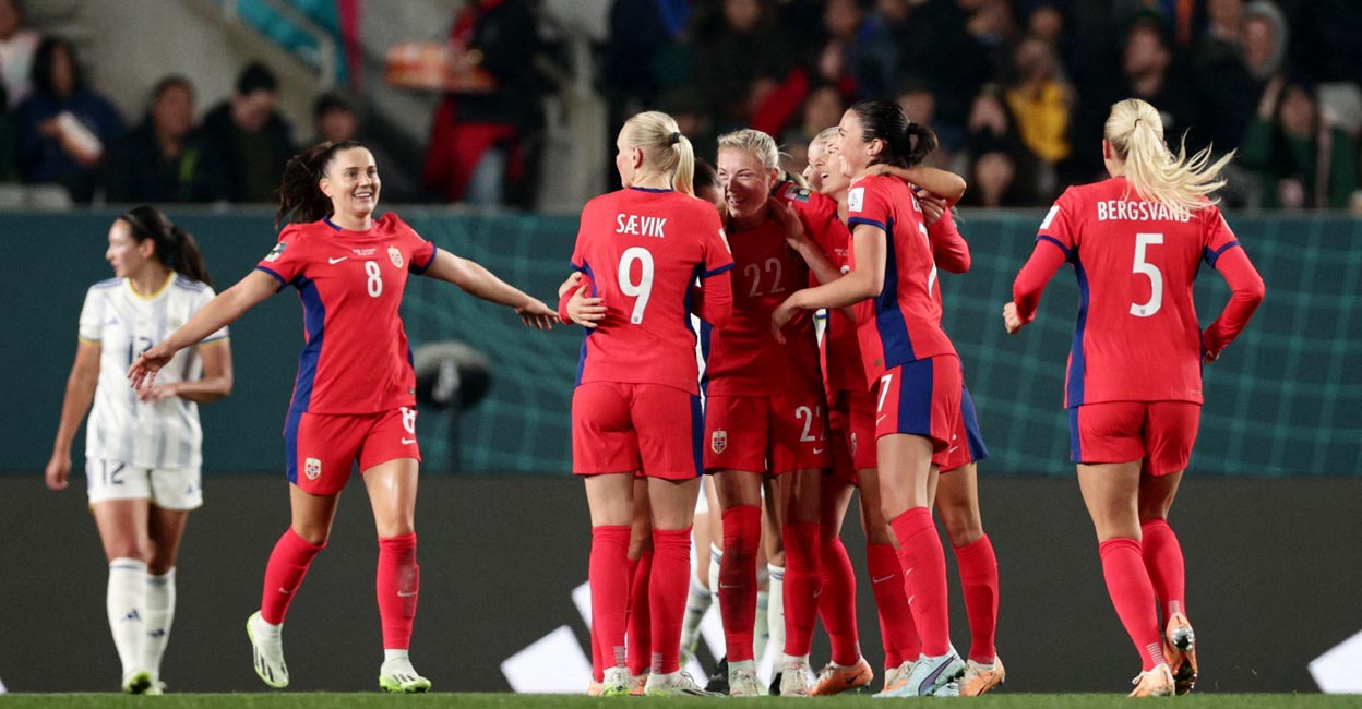 Norway Norway players celebrate their sixth goal. Photo: Reuters/David Rowland