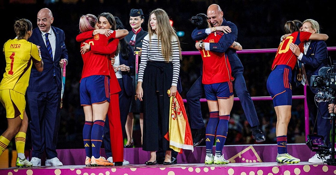 Jennifer Hermoso, fourth right, celebrates with Spanish football federation president Luis Rubiales after the Women World Cup final. File Photo: Reuters