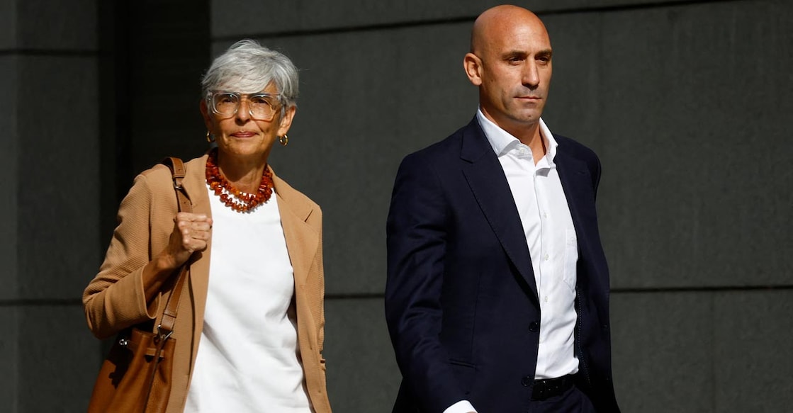 Luis Rubiales arrives at the high court in Madrid with his lawyer Olga Tubau. Photo: Reuters/Susana Vera