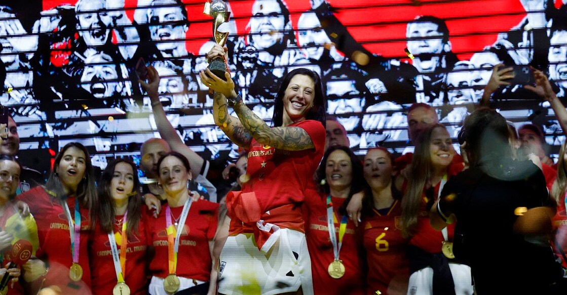 Spain's Jennifer Hermoso and teammates celebrate with the FIFA Women's World Cup trophy.  File photo:  Reuters/Juan Medina