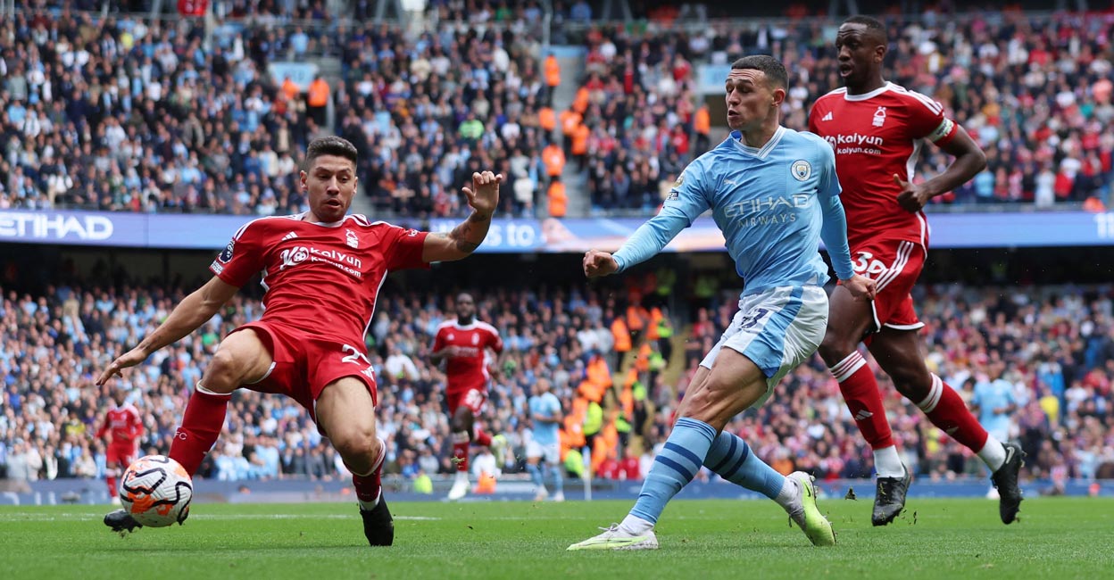 SOCCER-ENGLAND-MCI-NTG-REPORT Manchester City's Phil Foden, centre, in action with Nottingham Forest's Gonzalo Montiel. Photo: Reuters/Phil Noble
