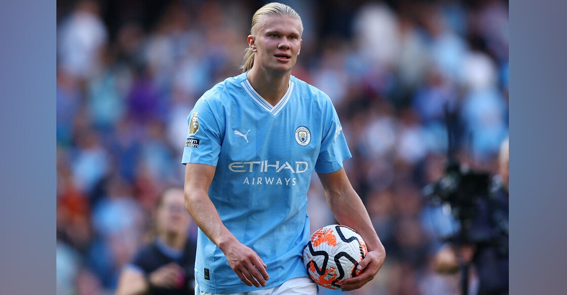Manchester City's Erling Braut Haaland celebrates with the match ball. Photo: Reuters/Molly Darlington