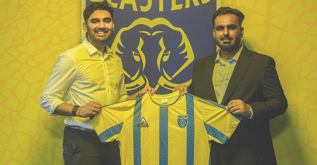 abhik-chatterjee-blasters-ceo Kerala Blasters Director Nikhil B Nimmagadda (left) presents a club jersey to freshly-appointed CEO Abhik Chatterjee. Photo: Special arrangement