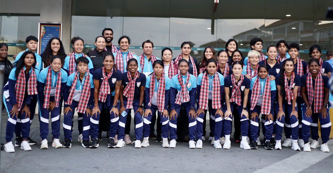 The Indian senior women's team players and coaching staff pose. Photo: AIFF