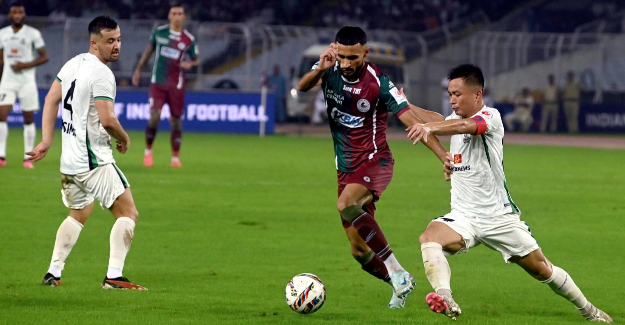 Action from the Mohun Bagan-Mohammedan SC ISL match. File photo: PTI