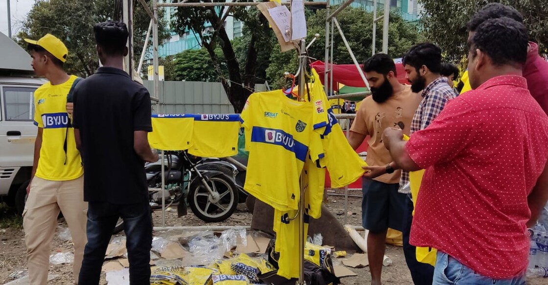 Kerala Blasters fans buying pirated club jerseys outside the Jawaharlal Nehru Stadium at Kaloor in Kochi. File photo: Onmanorama
