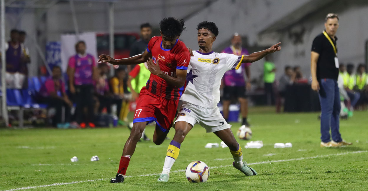 forca-kochi-vs-calicut-semifinal Action between Forca Kochi (white) and Kannur Warriors in the second semifinal of Super League Kerala in Kozhikode. Photo: Special arrangement