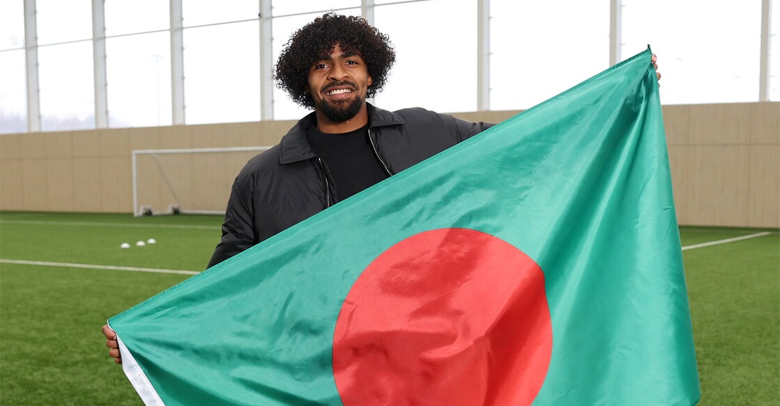 Hamza Choudhury holds the Bangladesh national flag. Photo: X/@LCFC