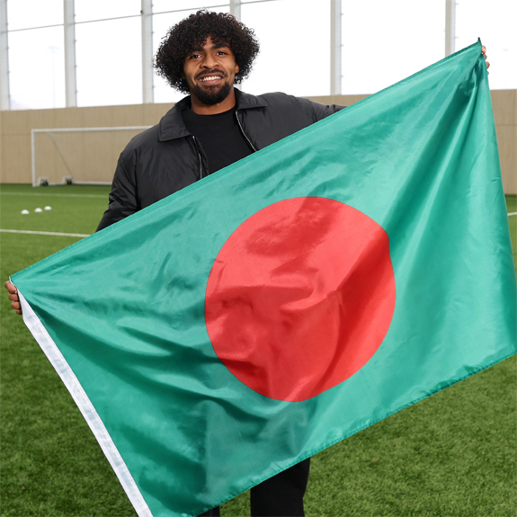 hamza-chowdhury-leicester Hamza Choudhury holds the Bangladesh national flag. Photo: X/@LCFC