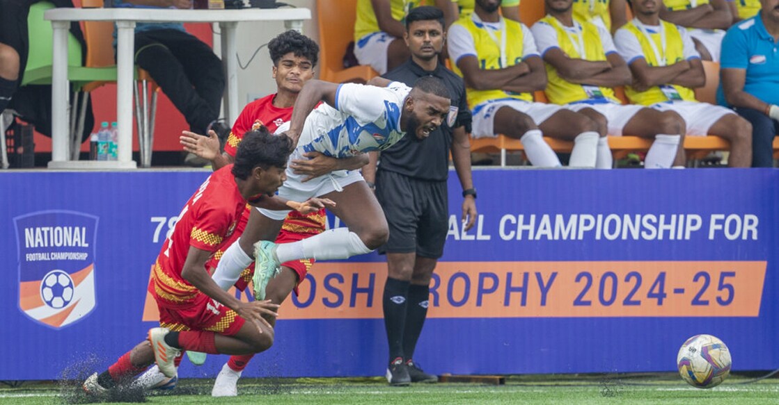 Action between West Bengal (white) and Odisha. Photo: AIFF