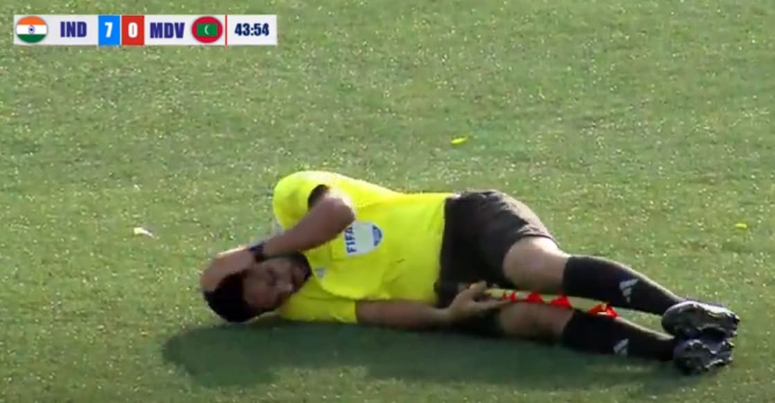 bee-attack-womens-football A linesman takes cover from bee attack during the match. Photo: Screengrab/YouTube@IndianFootball