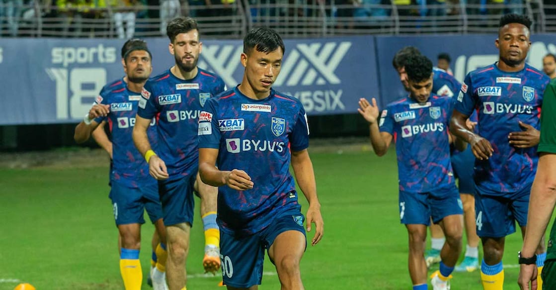 Kerala Blasters players during the practice at Kochi on Sunday.  Photo: ISL
