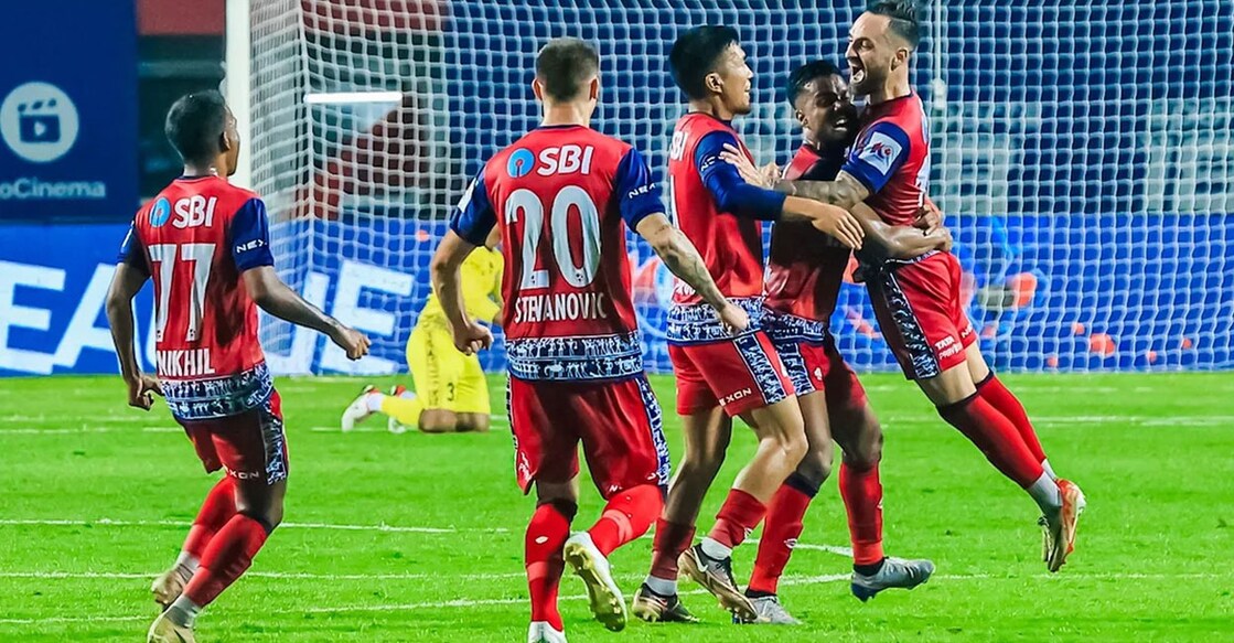 jamshedpur-vs-eb-isl Jamshedpur FC players celebrate their winner against East Bengal. Photo: ISL