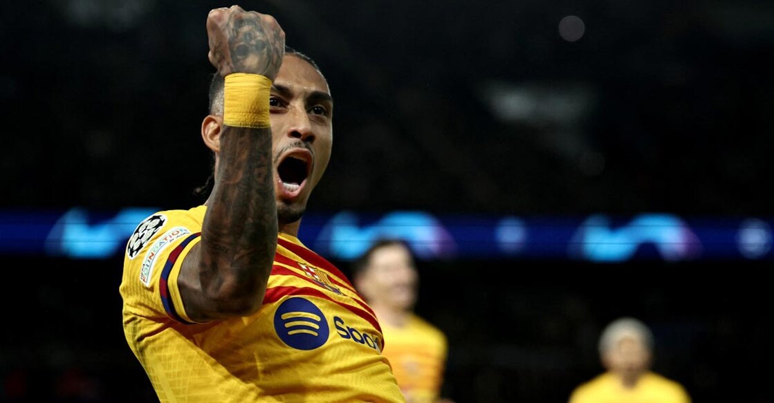 Raphinha celebrates scoring Barcelona's second goal. Photo: AFP/Franck Fife