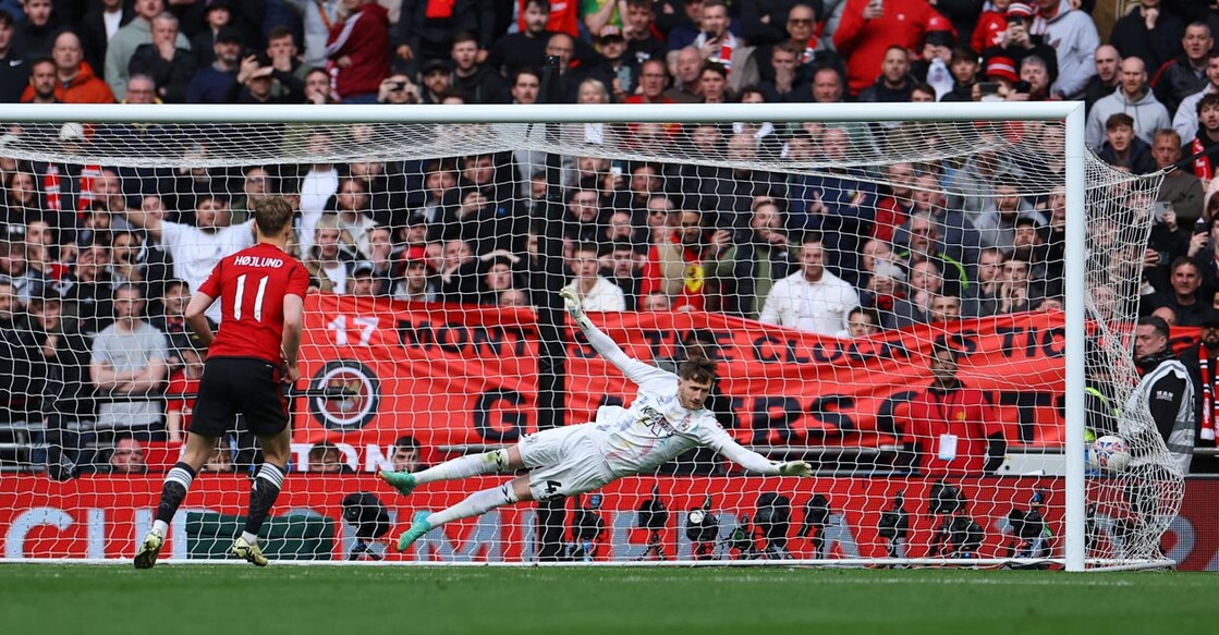 Manchester United's Rasmus Hojlund scores the winning penalty in the shootout. Photo: Reuters/Toby Melville