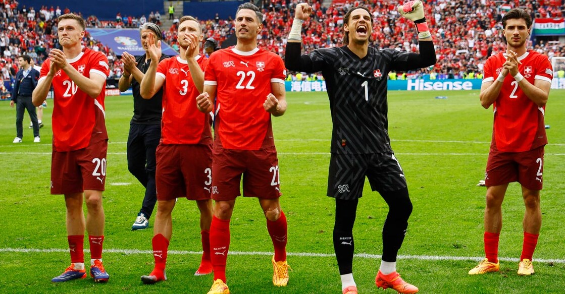 Switzerland's Michel Aebischer, Silvan Widmer, Fabian Schar, Yann Sommer and Leonidas Stergiou celebrate after the match Photo: Reuters/Wolfgang Rattay