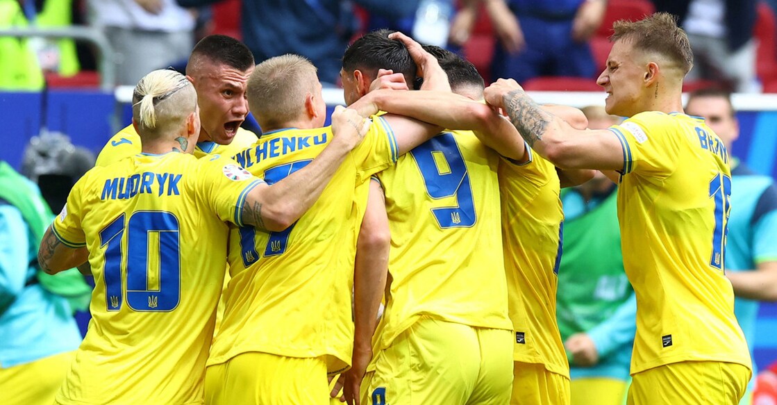 Ukraine's Roman Yaremchuk (9) celebrates scoring their second goal with teammates. Photo: Reuters/Bernadett Szabo