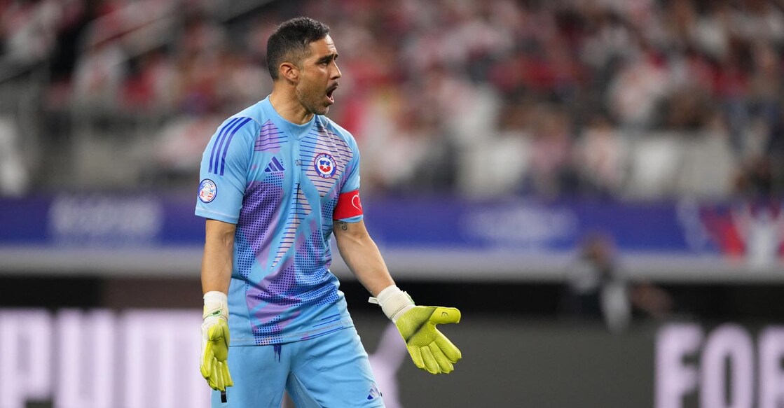 Claudio Bravo reacts during the match against Peru. Photo: AFP/Sam Hodde