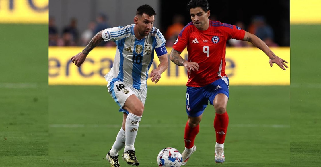 Argentina's Lionel Messi in action with Chile's Victor Davila . Photo: Reuters /Agustin Marcarian
