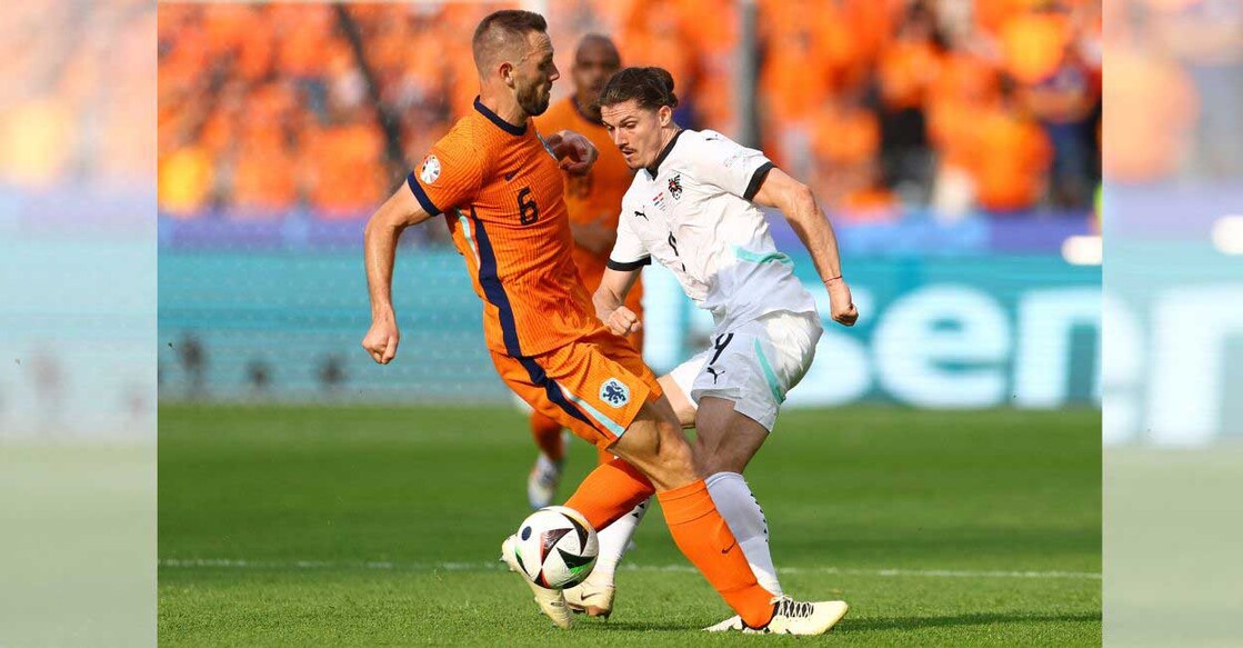 Austria's Marcel Sabitzer in action with Netherlands' Stefan de Vrij. Photo: Reuters/Lisi Niesner