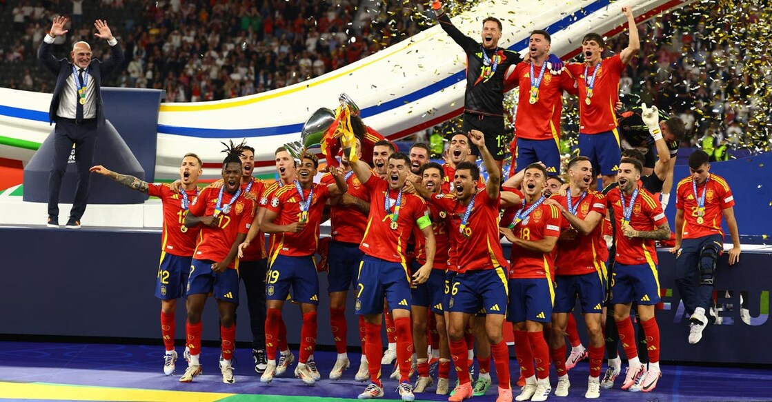 Spanish captain Alvaro Morata lifts the trophy as they celebrate. Photo: Reuters/Kai Pfaffenbach