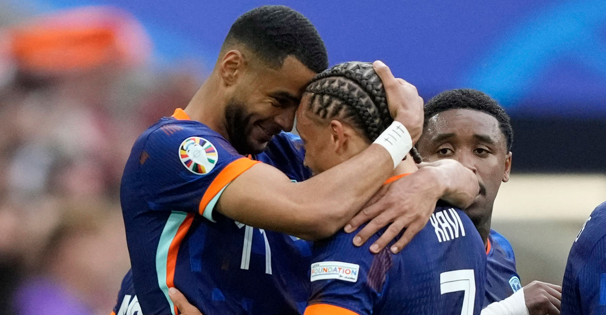 Netherlands' Cody Gakpo celebrates scoring their first goal with Xavi Simons. Photo: Reuters/Fiona Noever