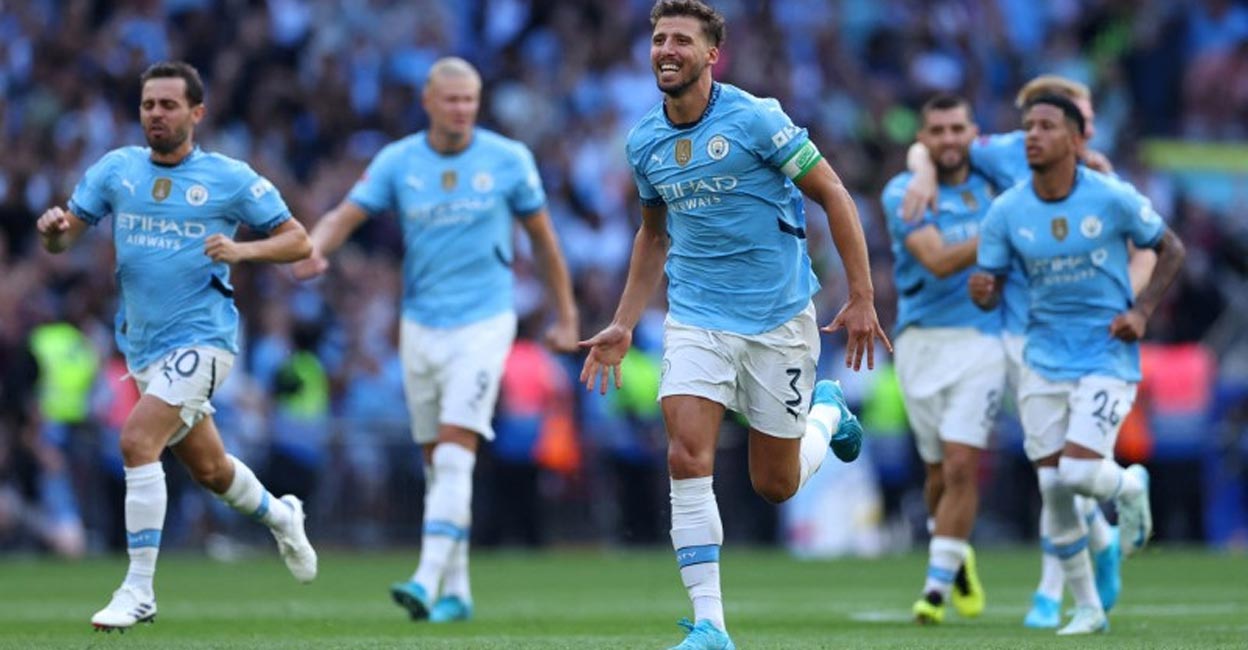 SOCCER-ENGLAND-MUN-MCI-REPORT Manchester City players celebrate after winning the Community Shield. Photo: Reuters/Toby Melville