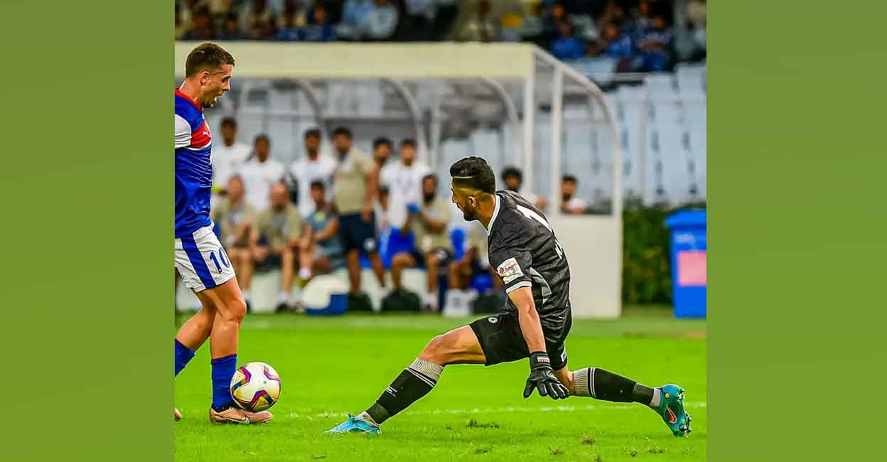 Vishal Kaith, goalkeeper of Mohun Bagan Super Giant, in action against Bengaluru FC. Photo: X/@thedurandcup